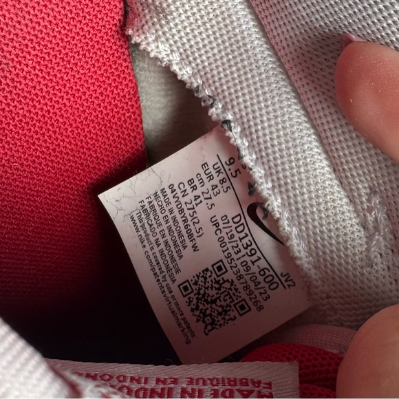 Nike Dunk Low Championship Red - Picture 7 of 7